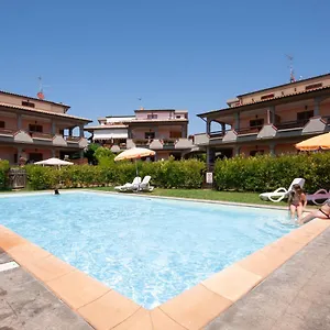 - Pool & Relax Фоллоника